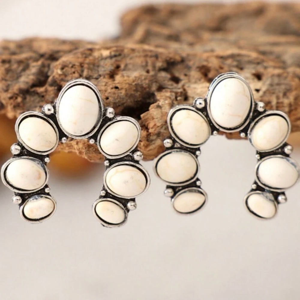 “Howlite Horseshoe” Crescent Arc Arch Bend Bow Western Concho Horse Lucky Studs